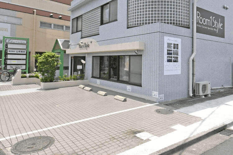 無料駐車場各一台分 駐輪場あり